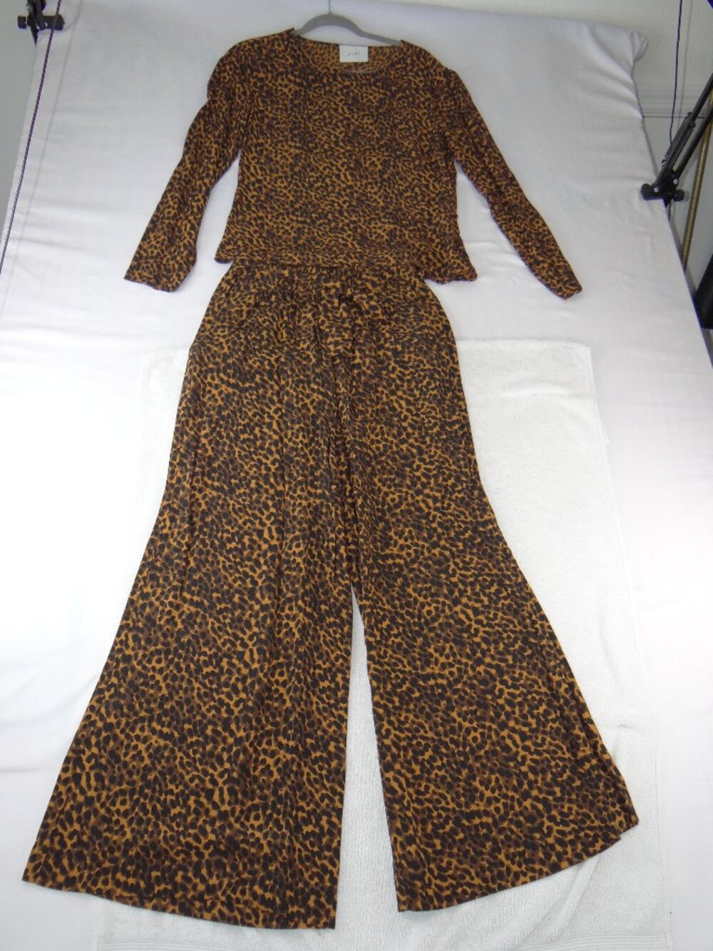 JUST Womens Leopard Print 2 Piece Set Long Sleeve Top Wide‎ Leg Pants Brown 8610
